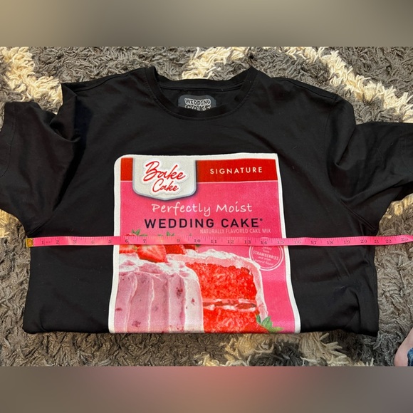Men's Wedding Cake Strawberry Cake T-Shirt - Picture 6 of 10